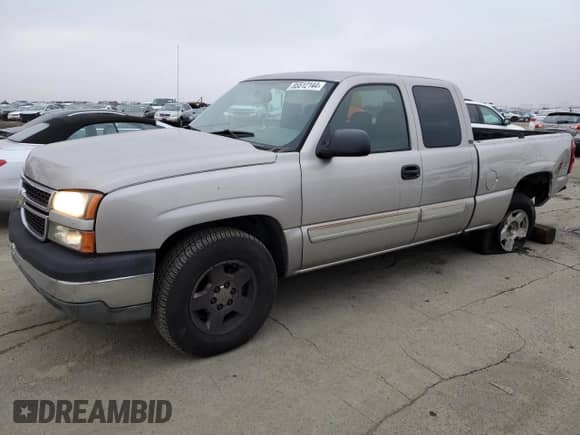 2006 Chevrolet Silverado 1500 LS z VIN 1GCEK19V76Z105868, wystawiony jako Copart lot #85512144 z przebiegiem 207 336 mil mil oraz Szkoda całkowita • Salvage title. Historia ofert i sprzedaży dostępna na DreamBid. Obrazek 1.
