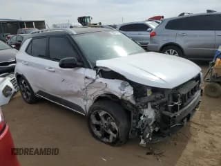 ✅ 2023 Hyundai Venue SEL • VIN: KMHRC8A39PU213422 • Lot: 75837244. Wystawiony na Copart z przebiegiem 23 413 mil. Bezpłatny archiwum sprzedaży aukcyjnych z USA i szczegółowy raport historii pojazdu na DreamBid. Zdjęcie 4.