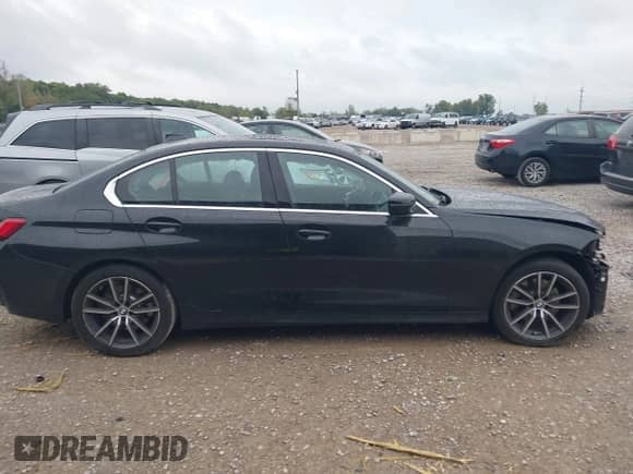 2020 BMW 3 Series 330i xDrive z VIN 3MW5R7J03L8B19154, wystawiony jako IAAI lot #43118571 z przebiegiem 32 086 mil mil oraz . Historia ofert i sprzedaży dostępna na DreamBid. Obrazek 13.