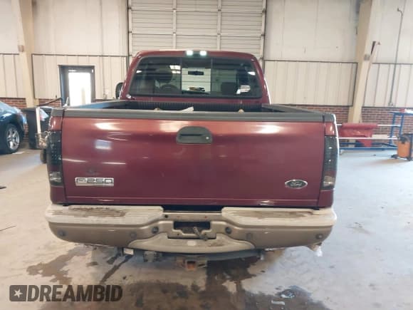 ✅ 2005 Ford F-250 XL • VIN: 1FTSX21P85EA05534 • Лот: 41276551. Опубликован ранее на IAAI с пробегом 176 365 миль. Бесплатный доступ к архиву аукционных продаж из США и подробный отчёт об истории автомобиля на DreamBid. Изображение 16.