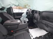 ✅ 2023 Chevrolet Silverado 1500 Custom Trail Boss • VIN: 3GCPDCEK0PG165602 • Lot: 41040300. Wystawiony na IAAI z przebiegiem 16 800 mil. Bezpłatny archiwum sprzedaży aukcyjnych z USA i szczegółowy raport historii pojazdu na DreamBid. Zdjęcie 5.