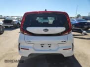 ✅ 2020 Kia Soul GT-Line • VIN: KNDJ63AU9L7120414 • Lot: 90824775. Wystawiony na Copart z przebiegiem 18 506 mil. Bezpłatny archiwum sprzedaży aukcyjnych z USA i szczegółowy raport historii pojazdu na DreamBid. Zdjęcie 6.