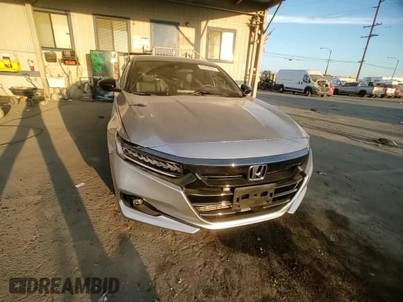 ✅ 2022 Honda Accord Sport • VIN: 1HGCV1F34NA023032 • Lot: 91834025. Wystawiony na Copart z przebiegiem 29 636 mil. Bezpłatny archiwum sprzedaży aukcyjnych z USA i szczegółowy raport historii pojazdu na DreamBid. Zdjęcie 14.