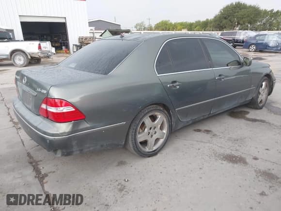 ✅ 2004 Lexus LS 430 • VIN: JTHBN36F740132961 • Lot: 43050453. Listed on IAAI with 259,516 mi. Free auction sales archive from the USA and detailed vehicle history report at DreamBid. Image 4.