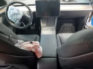 ✅ 2024 Tesla Model Y Long Range • VIN: 7SAYGAEE7RF005786 • Лот: 58415195. Опубликован ранее на Copart с пробегом 8 700 миль. Бесплатный доступ к архиву аукционных продаж из США и подробный отчёт об истории автомобиля на DreamBid. Изображение 8.