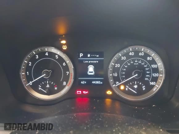 ✅ 2022 Hyundai Venue SEL • VIN: KMHRC8A3XNU155124 • Lot: 41652688. Listed on IAAI with 44,382 mi. Free auction sales archive from the USA and detailed vehicle history report at DreamBid. Image 7.