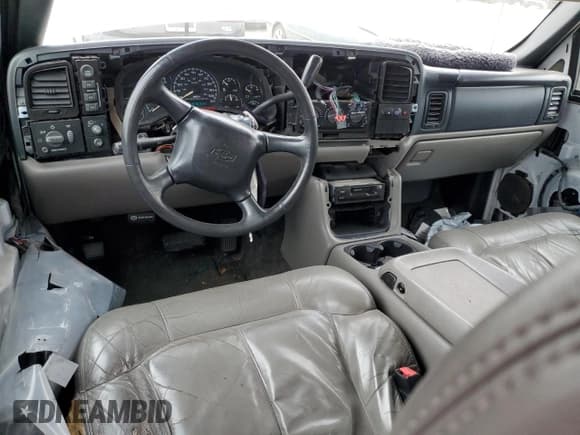✅ 2002 Chevrolet Suburban Z71 • VIN: 3GNFK16T12G337293 • Lot: 45226565. Wystawiony na Copart z przebiegiem 254 901 mil. Bezpłatny archiwum sprzedaży aukcyjnych z USA i szczegółowy raport historii pojazdu na DreamBid. Zdjęcie 8.