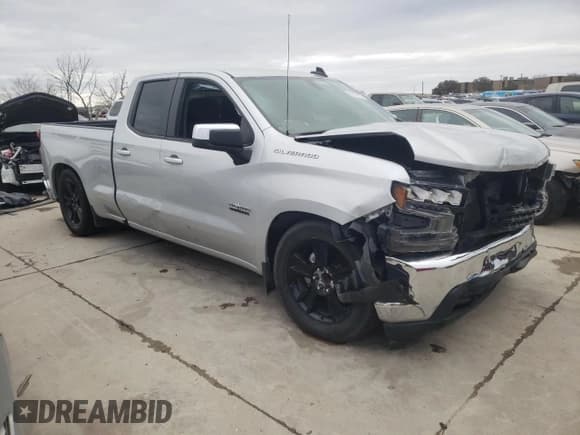 ✅ 2020 Chevrolet Silverado 1500 LT • VIN: 1GCRWCED6LZ380464 • Lot: 69937074. Wystawiony na Copart z przebiegiem Nie podano. Bezpłatny archiwum sprzedaży aukcyjnych z USA i szczegółowy raport historii pojazdu na DreamBid. Zdjęcie 4.