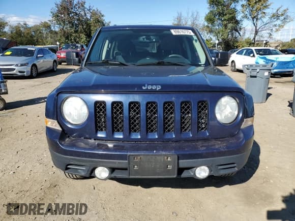 ✅ 2014 Jeep Patriot Latitude • VIN: 1C4NJRFB9ED784825 • Lot: 89816775. Wystawiony na Copart z przebiegiem 131 115 mil. Bezpłatny archiwum sprzedaży aukcyjnych z USA i szczegółowy raport historii pojazdu na DreamBid. Zdjęcie 5.