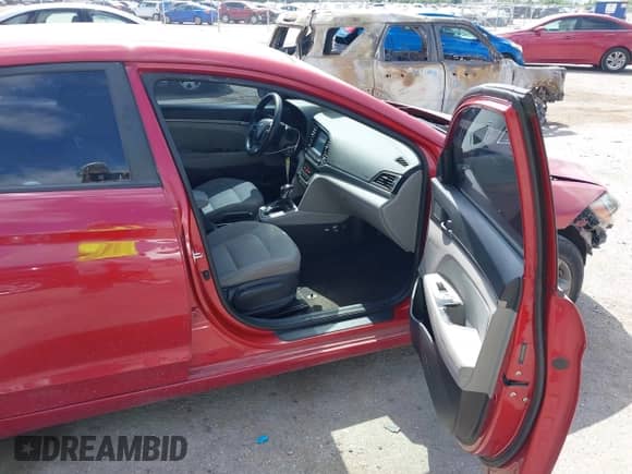 2018 Hyundai Elantra Limited с VIN 5NPD84LF8JH248115, выставлен на аукционе IAAI как лот 42557094 с пробегом 158 969 миль миль и . История ставок и продаж доступна на DreamBid. Изображение 5.