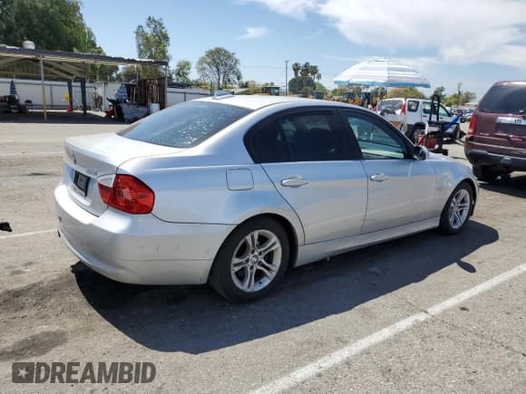 ✅ 2008 BMW 3 Series 328i • VIN: WBAVA33508KX85838 • Lot: 52621395. Wystawiony na Copart z przebiegiem 172 406 mil. Bezpłatny archiwum sprzedaży aukcyjnych z USA i szczegółowy raport historii pojazdu na DreamBid. Zdjęcie 3.