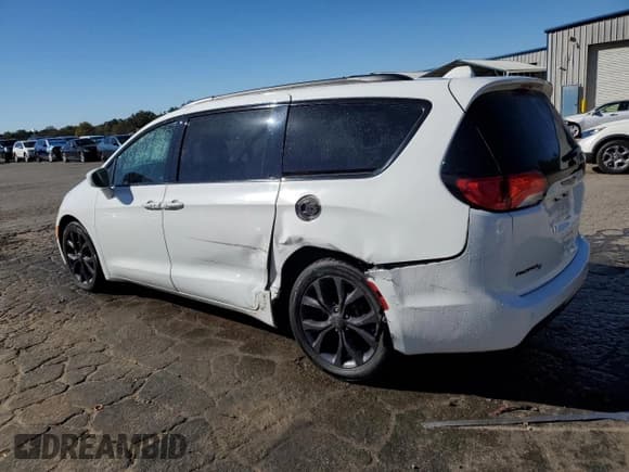 ✅ 2019 Chrysler Pacifica Touring Plus • VIN: 2C4RC1FG0KR593571 • Лот: 87088225. Опубликован ранее на Copart с пробегом 219 743 миль. Бесплатный доступ к архиву аукционных продаж из США и подробный отчёт об истории автомобиля на DreamBid. Изображение 2.