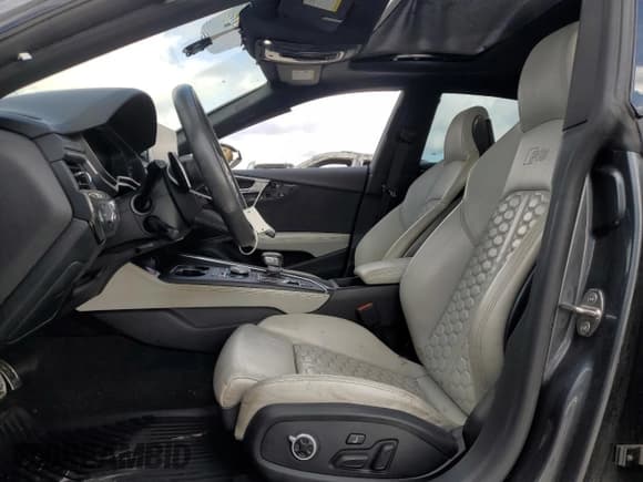 ✅ 2019 Audi RS 5 Sportback • VIN: WUABWCF55KA906835 • Лот: 85359985. Опубликован ранее на Copart с пробегом 52 543 миль. Бесплатный доступ к архиву аукционных продаж из США и подробный отчёт об истории автомобиля на DreamBid. Изображение 7.