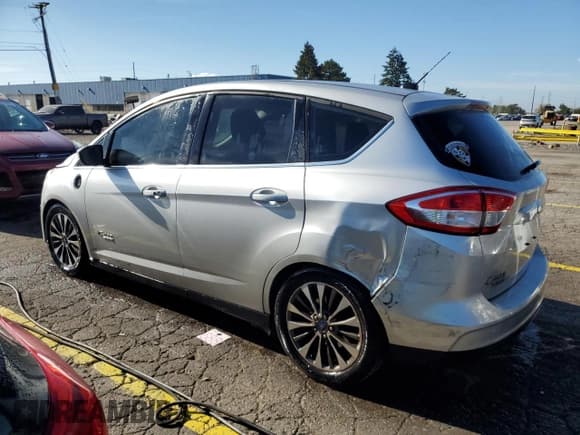 ✅ 2017 Ford C-Max Titanium • VIN: 1FADP5FU2HL100668 • Лот: 86243835. Опубликован ранее на Copart с пробегом 92 843 миль. Бесплатный доступ к архиву аукционных продаж из США и подробный отчёт об истории автомобиля на DreamBid. Изображение 2.