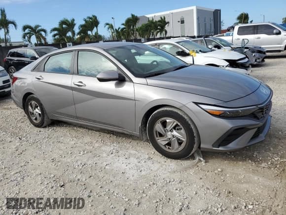 ✅ 2024 Hyundai Elantra SE • VIN: KMHLL4DG6RU829885 • Лот: 90807585. Опубликован ранее на Copart с пробегом 4 867 миль. Бесплатный доступ к архиву аукционных продаж из США и подробный отчёт об истории автомобиля на DreamBid. Изображение 4.