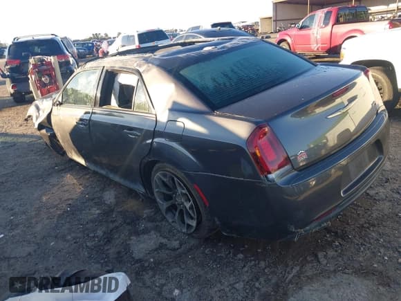 ✅ 2017 Chrysler 300 S • VIN: 2C3CCABG0HH518223 • Lot: 41261578. Listed on IAAI with 114,032 mi. Free auction sales archive from the USA and detailed vehicle history report at DreamBid. Image 3.
