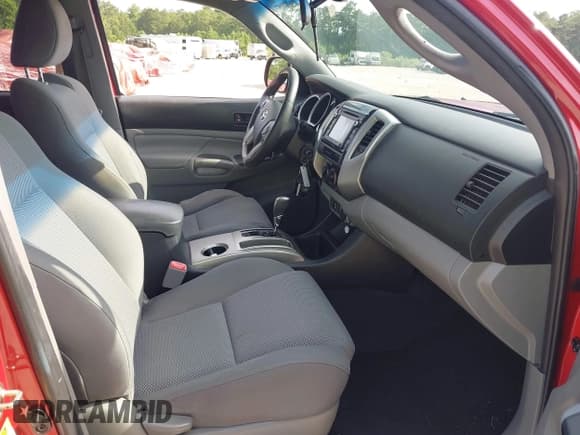 ✅ 2015 Toyota Tacoma PreRunner • VIN: 5TFKU4HN5FX006820 • Lot: 42647115. Listed on IAAI with 197,681 mi. Free auction sales archive from the USA and detailed vehicle history report at DreamBid. Image 5.