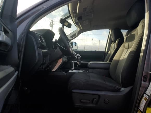 ✅ 2017 Toyota Tundra SR5 • VIN: 5TFEY5F13HX223809 • Лот: 45572755. Опубликован ранее на Copart с пробегом 83 249 миль. Бесплатный доступ к архиву аукционных продаж из США и подробный отчёт об истории автомобиля на DreamBid. Изображение 7.