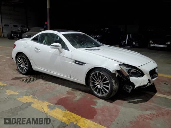 ✅ 2017 Mercedes-Benz SLC 300 • VIN: WDDPK3JA3HF140463 • Lot: 86628104. Wystawiony na Copart z przebiegiem 57 769 mil. Bezpłatny archiwum sprzedaży aukcyjnych z USA i szczegółowy raport historii pojazdu na DreamBid. Zdjęcie 4.
