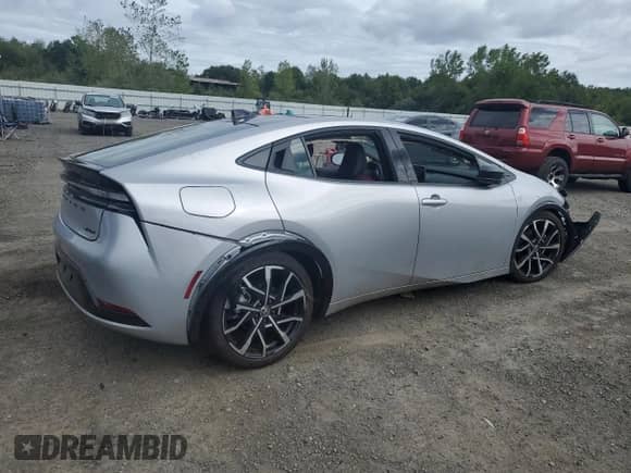 2024 Toyota Prius SE с VIN JTDACACU2R3035327, выставлен на аукционе Copart как лот 69905855 с пробегом Не указан миль и Списание • Salvage title. История ставок и продаж доступна на DreamBid. Изображение 3.