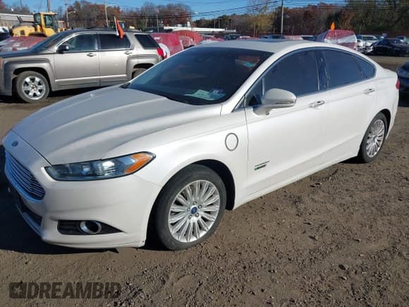 ✅ 2014 Ford Fusion Titanium • VIN: 3FA6P0SU6ER370274 • Lot: 43615574. Listed on IAAI with 162,697 mi. Free auction sales archive from the USA and detailed vehicle history report at DreamBid. Image 6.