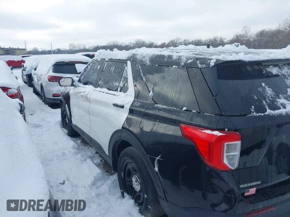 ✅ 2021 Ford Police Interceptor Utility • VIN: 1FM5K8AB5MGC27949 • Lot: 43007152. Wystawiony na IAAI z przebiegiem 37 039 mil. Bezpłatny archiwum sprzedaży aukcyjnych z USA i szczegółowy raport historii pojazdu na DreamBid. Zdjęcie 14.