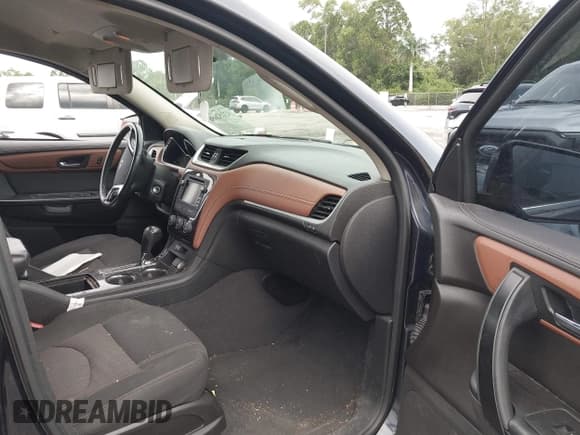 ✅ 2017 Chevrolet Traverse LT • VIN: 1GNKRGKD5HJ162145 • Lot: 43252658. Wystawiony na IAAI z przebiegiem 99 411 mil. Bezpłatny archiwum sprzedaży aukcyjnych z USA i szczegółowy raport historii pojazdu na DreamBid. Zdjęcie 5.