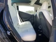 ✅ 2022 Tesla Model 3 • VIN: 5YJ3E1EA9NF339306 • Lot: 48377555. Wystawiony na Copart z przebiegiem 25 847 mil. Bezpłatny archiwum sprzedaży aukcyjnych z USA i szczegółowy raport historii pojazdu na DreamBid. Zdjęcie 10.