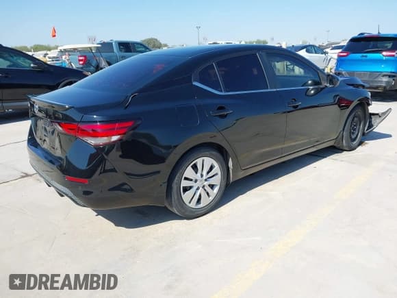 ✅ 2021 Nissan Sentra S • VIN: 3N1AB8BV5MY227057 • Lot: 43325954. Wystawiony na IAAI z przebiegiem 92 368 mil. Bezpłatny archiwum sprzedaży aukcyjnych z USA i szczegółowy raport historii pojazdu na DreamBid. Zdjęcie 4.