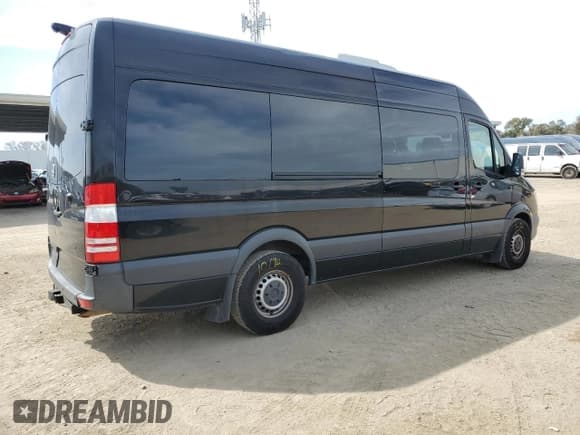 ✅ 2018 Mercedes-Benz Sprinter Passenger • VIN: WDZPE8CD6JP614640 • Лот: 50329815. Опубликован ранее на Copart с пробегом 203 970 миль. Бесплатный доступ к архиву аукционных продаж из США и подробный отчёт об истории автомобиля на DreamBid. Изображение 3.
