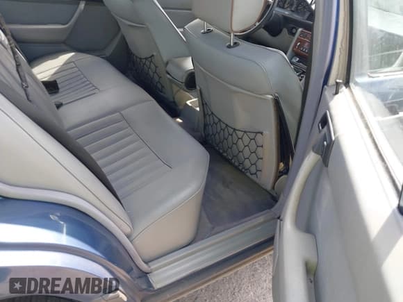 ✅ 1987 Mercedes-Benz 300 D • VIN: WDBEB33D2HA404440 • Lot: 42712626. Listed on IAAI with 232,736 mi. Free auction sales archive from the USA and detailed vehicle history report at DreamBid. Image 8.