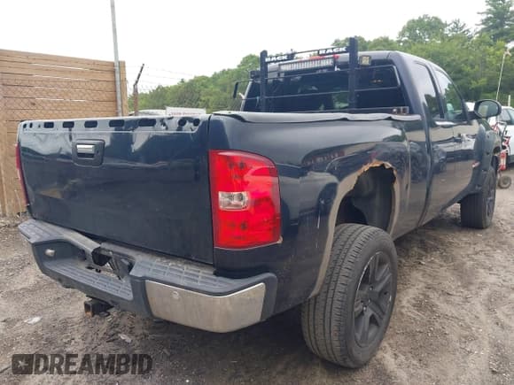 ✅ 2007 Chevrolet Silverado 1500 • VIN: 1GCFK19Y07Z616323 • Lot: 42637873. Wystawiony na IAAI z przebiegiem 191 057 mil. Bezpłatny archiwum sprzedaży aukcyjnych z USA i szczegółowy raport historii pojazdu na DreamBid. Zdjęcie 4.