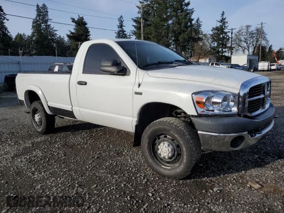 ✅ 2006 Dodge 2500 ST • VIN: 3D7KS26D16G251452 • Lot: 89193045. Wystawiony na Copart z przebiegiem 290 426 mil. Bezpłatny archiwum sprzedaży aukcyjnych z USA i szczegółowy raport historii pojazdu na DreamBid. Zdjęcie 4.