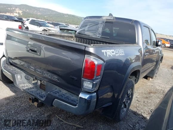✅ 2022 Toyota Tacoma TRD Off Road • VIN: 3TYCZ5AN9NT076433 • Lot: 43514637. Wystawiony na IAAI z przebiegiem 87 145 mil. Bezpłatny archiwum sprzedaży aukcyjnych z USA i szczegółowy raport historii pojazdu na DreamBid. Zdjęcie 4.