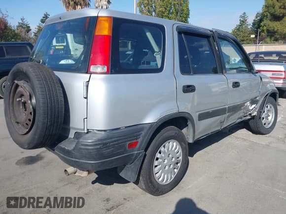 ✅ 1998 Honda CR-V LX • VIN: JHLRD2848WC015144 • Lot: 43085983. Wystawiony na IAAI z przebiegiem 230 592 mil. Bezpłatny archiwum sprzedaży aukcyjnych z USA i szczegółowy raport historii pojazdu na DreamBid. Zdjęcie 4.