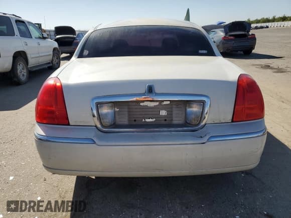 ✅ 2006 Lincoln Town Car Signature • VIN: 1LNHM81W86Y647017 • Лот: 85908655. Опубликован ранее на Copart с пробегом 216 405 миль. Бесплатный доступ к архиву аукционных продаж из США и подробный отчёт об истории автомобиля на DreamBid. Изображение 6.