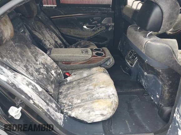 ✅ 2014 Mercedes-Benz S 63 AMG • VIN: WDDUG7JB9EA032443 • Lot: 41393657. Wystawiony na IAAI z przebiegiem Nie podano. Bezpłatny archiwum sprzedaży aukcyjnych z USA i szczegółowy raport historii pojazdu na DreamBid. Zdjęcie 8.