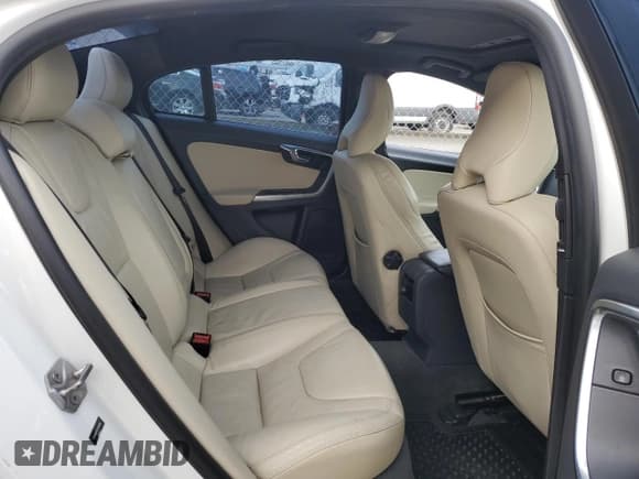 ✅ 2015 Volvo S60 T5 Drive-E Platinum • VIN: YV140MFD7F2301858 • Лот: 44586105. Опубликован ранее на Copart с пробегом 50 575 миль. Бесплатный доступ к архиву аукционных продаж из США и подробный отчёт об истории автомобиля на DreamBid. Изображение 10.