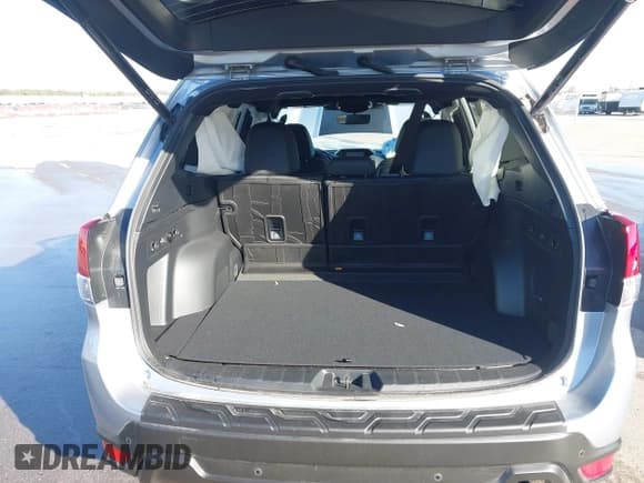 ✅ 2025 Subaru Forester Wilderness • VIN: JF2SKAJC9SH403420 • Lot: 43485476. Listed on IAAI with 4,294 mi. Free auction sales archive from the USA and detailed vehicle history report at DreamBid. Image 18.