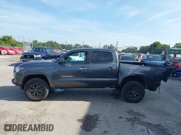 ✅ 2021 Toyota Tacoma SR5 • VIN: 3TMAZ5CN5MM146539 • Lot: 42690632. Listed on IAAI with 183,391 mi. Free auction sales archive from the USA and detailed vehicle history report at DreamBid. Image 15.