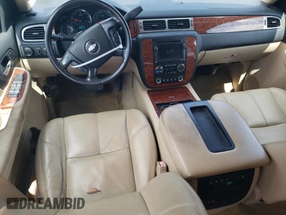 ✅ 2008 Chevrolet Suburban LTZ • VIN: 1GNFK16388J122713 • Lot: 69720454. Wystawiony na Copart z przebiegiem 182 208 mil. Bezpłatny archiwum sprzedaży aukcyjnych z USA i szczegółowy raport historii pojazdu na DreamBid. Zdjęcie 8.