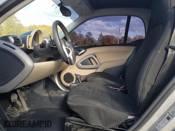 ✅ 2009 Smart fortwo Pure • VIN: WMEEJ31X49K211950 • Лот: 90245725. Опубликован ранее на Copart с пробегом 246 464 миль. Бесплатный доступ к архиву аукционных продаж из США и подробный отчёт об истории автомобиля на DreamBid. Изображение 7.