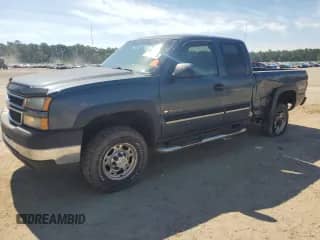 2006 Chevrolet Silverado 2500HD LT1 с VIN 1GCHK29U86E241623, выставлен на аукционе Copart как лот 70499475 с пробегом 266 157 миль миль и Списание • Salvage title. История ставок и продаж доступна на DreamBid. Изображение 1.