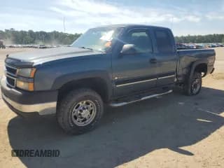 ✅ 2006 Chevrolet Silverado 2500HD LT1 • VIN: 1GCHK29U86E241623 • Lot: 70499475. Wystawiony na Copart z przebiegiem 266 157 mil. Bezpłatny archiwum sprzedaży aukcyjnych z USA i szczegółowy raport historii pojazdu na DreamBid. Zdjęcie 1.