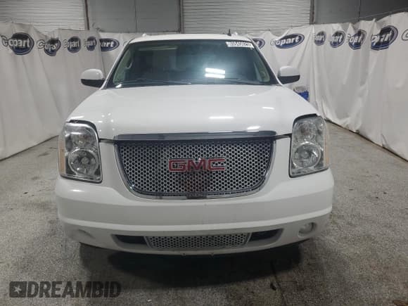 ✅ 2014 GMC Yukon XL Denali • VIN: 1GKS2MEF8ER224017 • Лот: 92139985. Опубликован ранее на Copart с пробегом 208 683 миль. Бесплатный доступ к архиву аукционных продаж из США и подробный отчёт об истории автомобиля на DreamBid. Изображение 5.