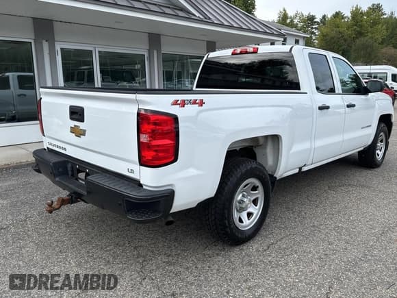 ✅ 2019 Chevrolet Silverado 1500 Work Truck • VIN: 2GCVKNEC8K1203435 • Lot: 73022294. Wystawiony na Copart z przebiegiem 142 191 mil. Bezpłatny archiwum sprzedaży aukcyjnych z USA i szczegółowy raport historii pojazdu na DreamBid. Zdjęcie 4.