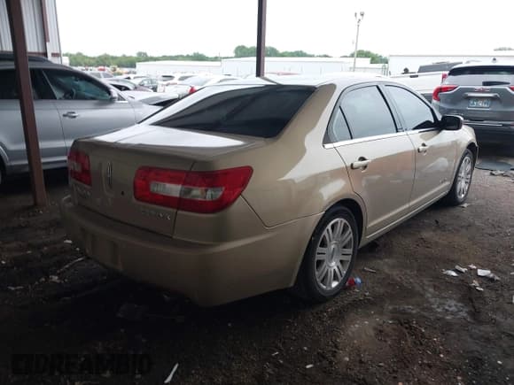 ✅ 2006 Lincoln Zephyr • VIN: 3LNHM26146R600978 • Lot: 43061135. Wystawiony na IAAI z przebiegiem 239 960 mil. Bezpłatny archiwum sprzedaży aukcyjnych z USA i szczegółowy raport historii pojazdu na DreamBid. Zdjęcie 4.