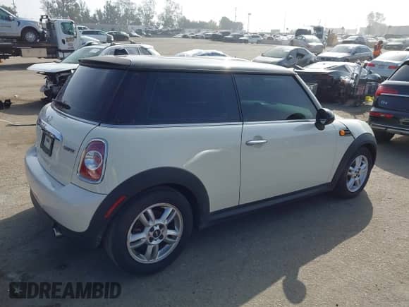 2012 MINI Hardtop with VIN WMWSU3C51CT257108, listed as a IAAI auction lot 43577965 with 127,914 mi miles and . Bid and sale history available at DreamBid. Image 4.