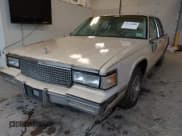 ✅ 1987 Cadillac DeVille • VIN: 1G6CD5185H4288138 • Lot: 43734080. Wystawiony na IAAI z przebiegiem 99 243 mil. Bezpłatny archiwum sprzedaży aukcyjnych z USA i szczegółowy raport historii pojazdu na DreamBid. Zdjęcie 2.