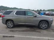 ✅ 2018 Chevrolet Traverse Premier • VIN: 1GNERKKW6JJ132823 • Lot: 43169630. Wystawiony na IAAI z przebiegiem 149 777 mil. Bezpłatny archiwum sprzedaży aukcyjnych z USA i szczegółowy raport historii pojazdu na DreamBid. Zdjęcie 13.